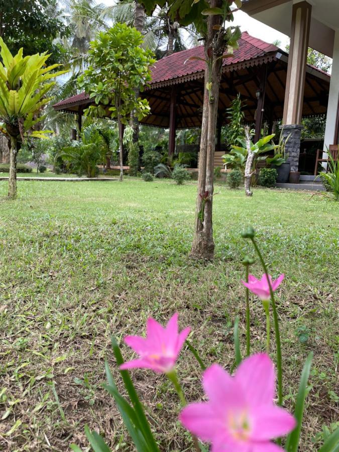 Red Island Villa *