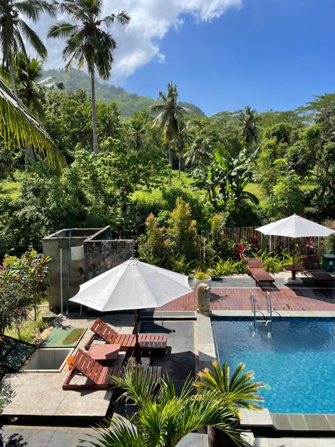 Red Island Villa *